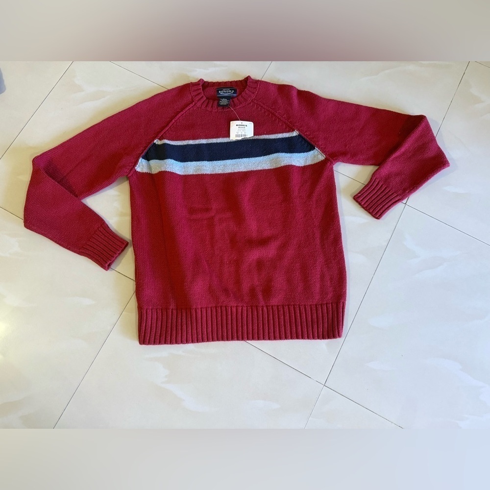 Sonoma This is a Sonoma men's raglan crewneck sweater. Size M 600 Old barn